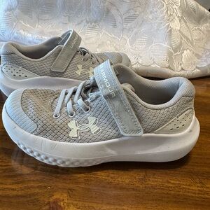 Boy’s Under Armour Surge 4 AC Running Sneakers Sz 12 K